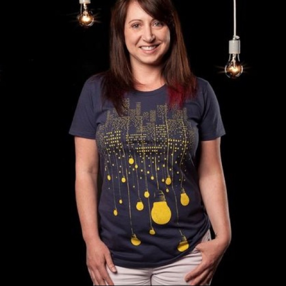 Lightbulb skyline graphic tee